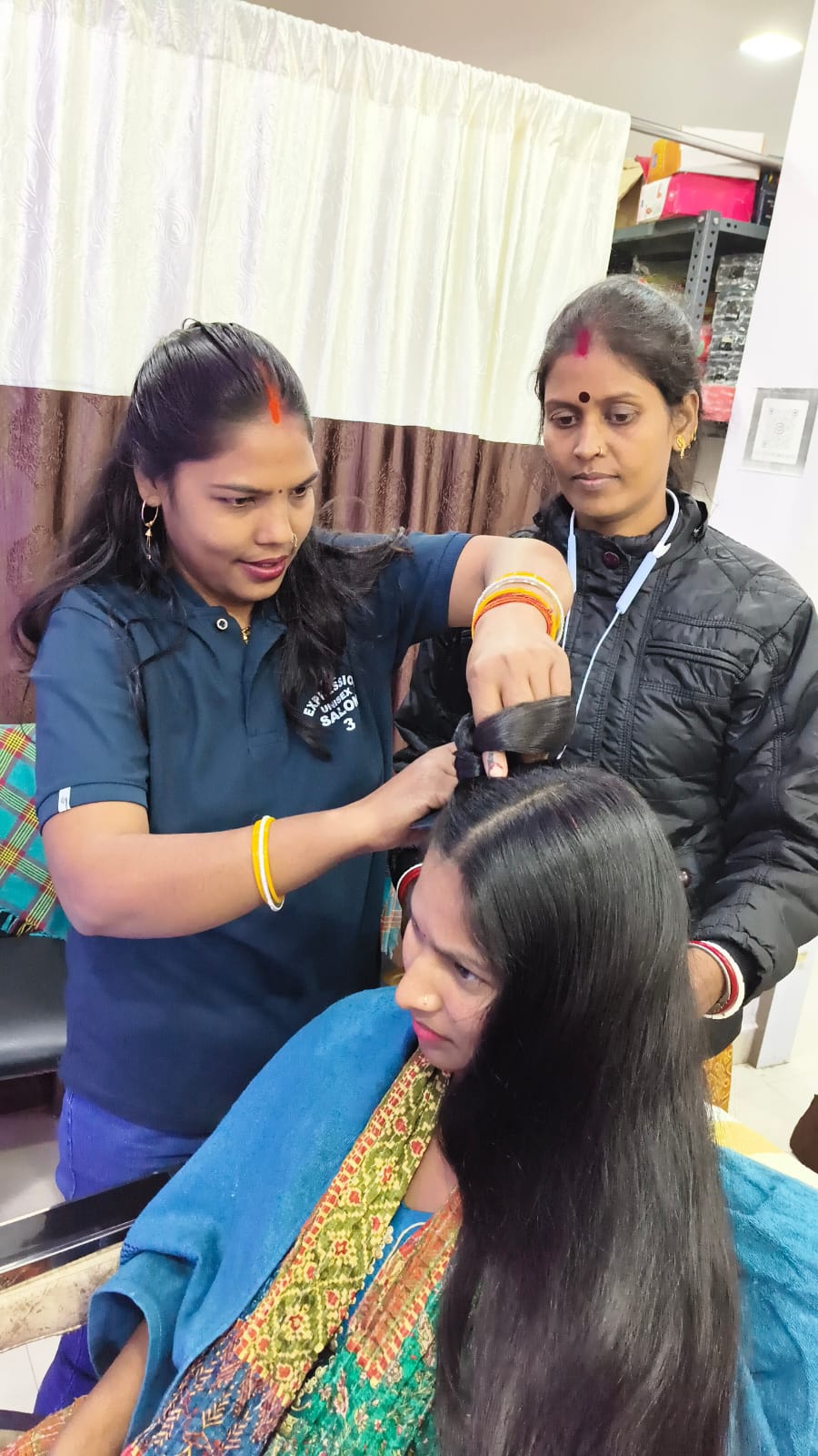 Expressions salon real transformation moment 60